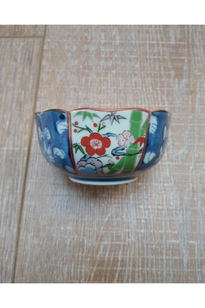 Small bowl in Arita porcelain with Ume decoration