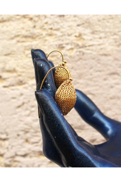 Small golden almonds earrings