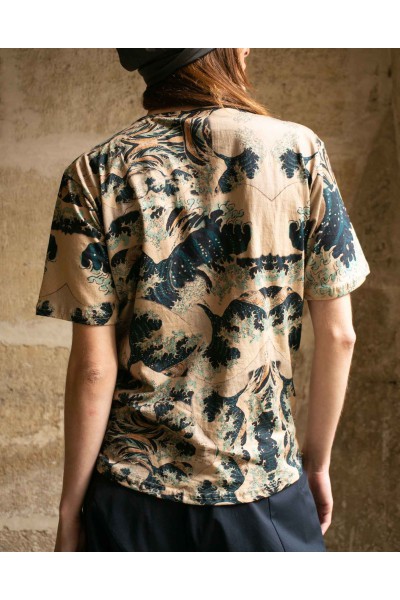 Hokusai’s great wave short-sleeved T-shirt