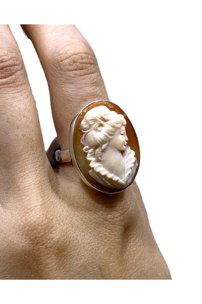 Antic Victorian Cameo ring - size M