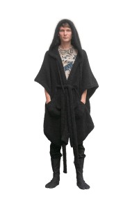 Poncho long en alpaga avec très grande capuche médiévale