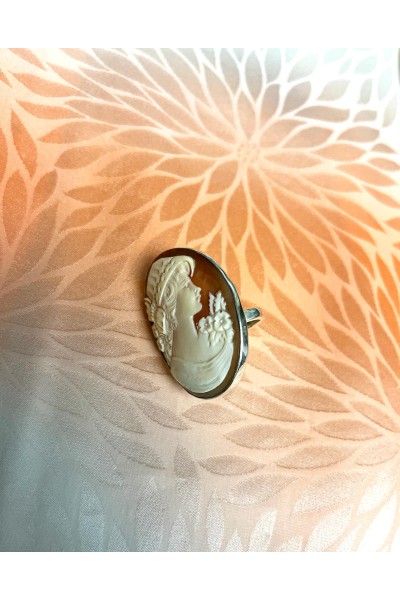Antic Victorian Cameo ring
