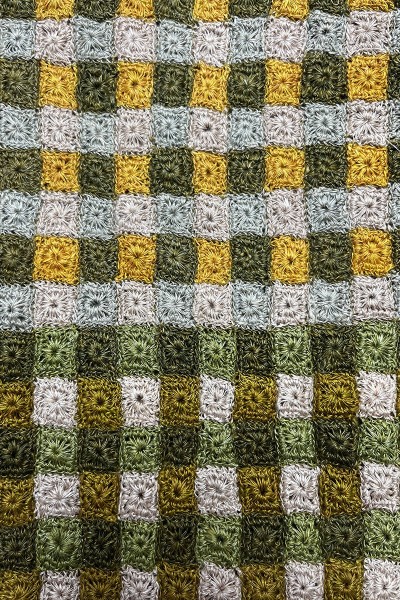 Linen crochet scarf with small checks