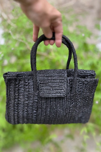 Dahlia mini bag in hand-woven raffia