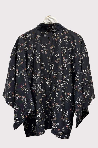 Haori en soie noire fleurie