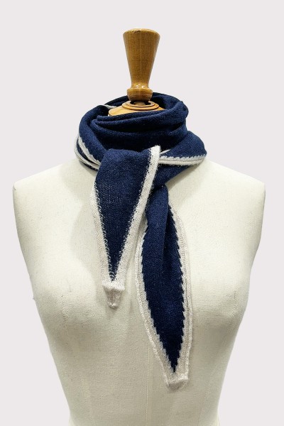 Cashmere scarf with piping