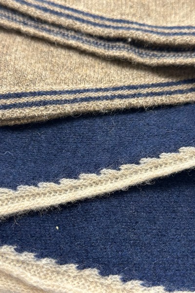 Echarpe en cachemire à liseré