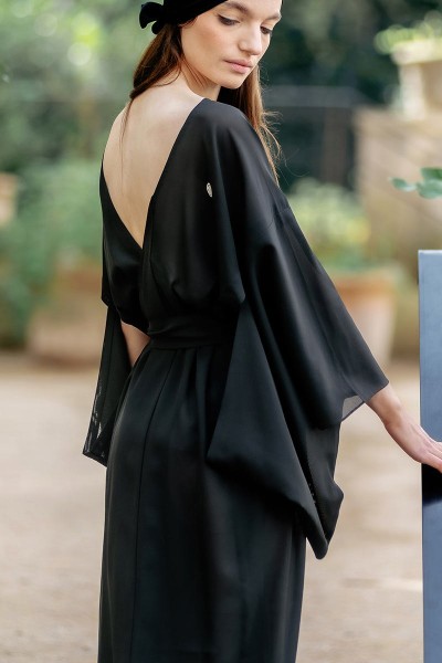Robe kimono en soie noire semi-transparente