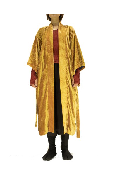 Kimono en velours de soie doré
