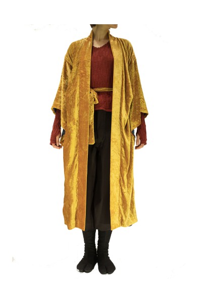 Kimono en velours de soie dorée